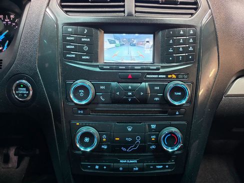 Used 2016 Ford Explorer XLT image 34