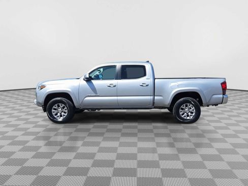 Used 2018 Toyota Tacoma SR5 AWD/4WD image 5