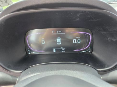 Used 2025 Kia Soul LX w/ LX Technology Package FWD image 30