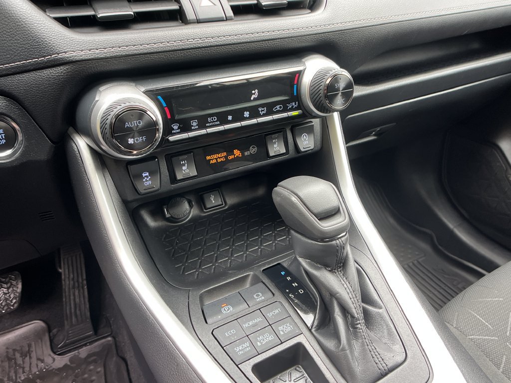 Certified 2022 Toyota RAV4 XLE w/ Convenience Package AWD/4WD image 19