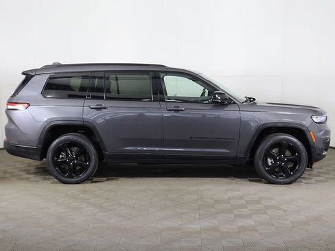 Used 2023 Jeep Grand Cherokee L Laredo AWD/4WD image 19