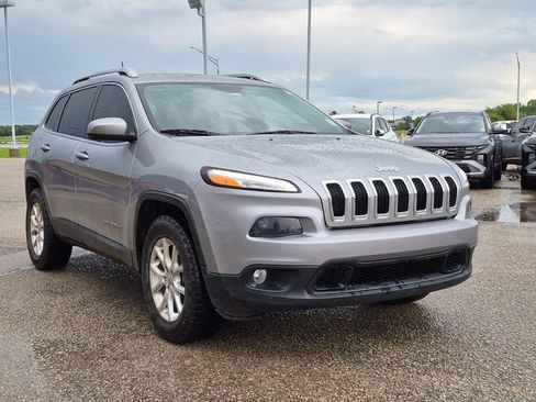 Used 2016 Jeep Cherokee Latitude AWD/4WD image 1