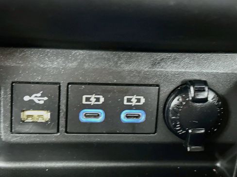 Used 2022 Toyota Highlander LE FWD image 26