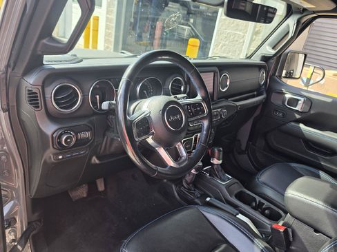 Used 2021 Jeep Wrangler Unlimited Rubicon 4xe w/ Cold Weather Group AWD/4WD image 8