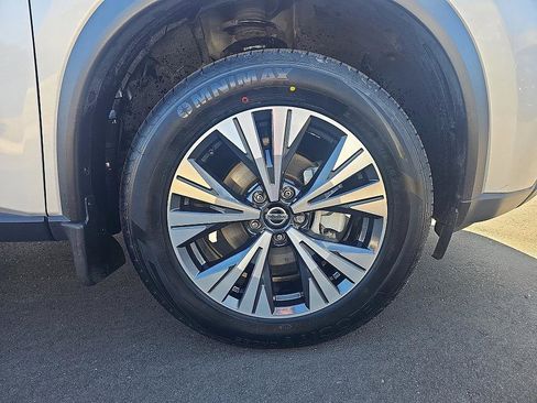 Used 2021 Nissan Rogue SV image 10