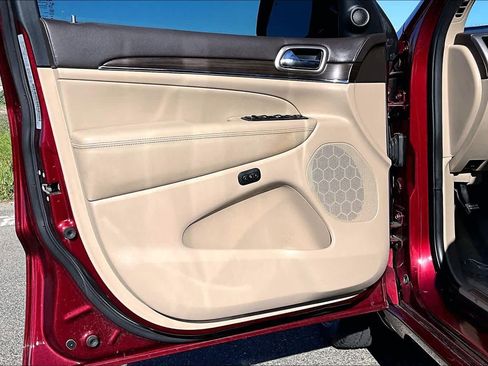 Used 2017 Jeep Grand Cherokee Overland image 21