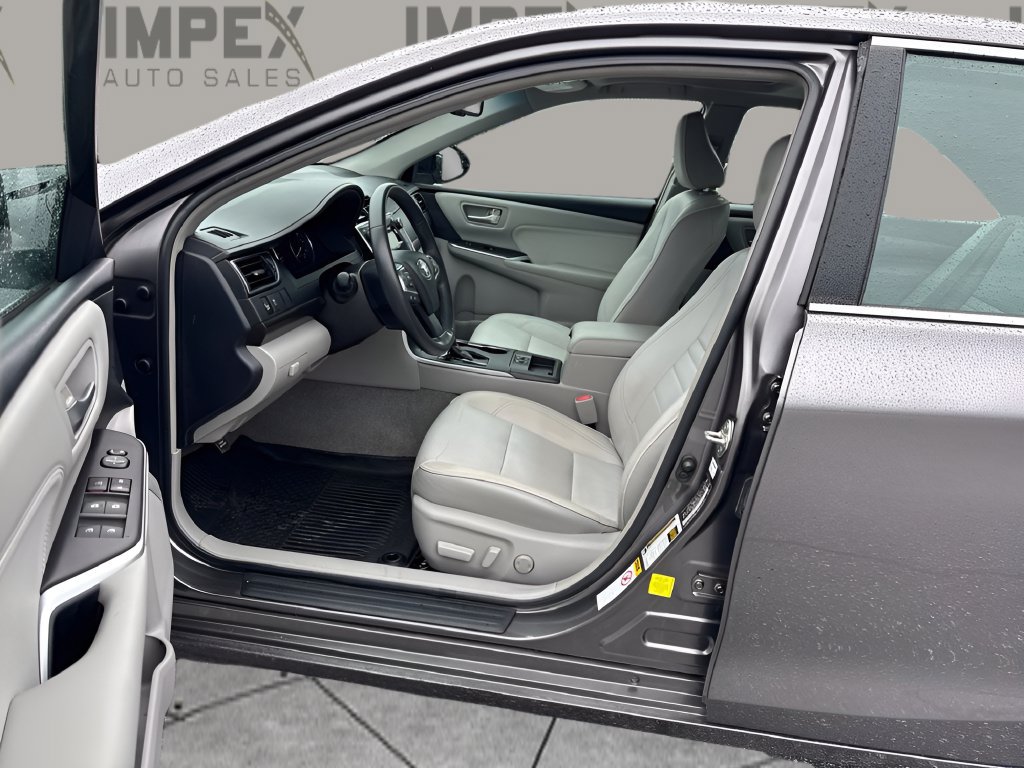 Used 2017 Toyota Camry XLE w/ Moonroof Package FWD image 8