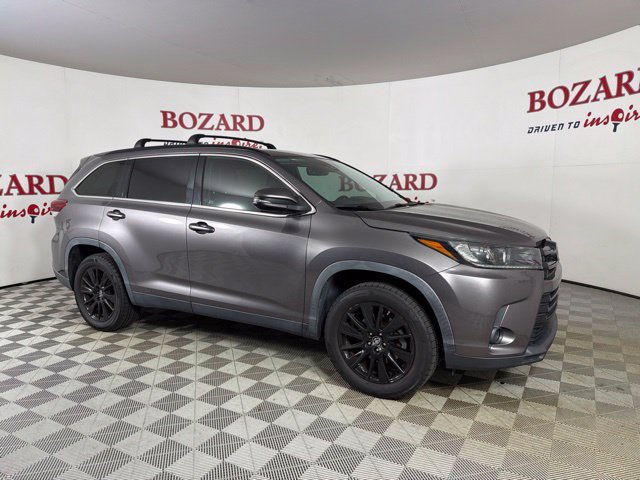 Used 2019 Toyota Highlander SE FWD image 16