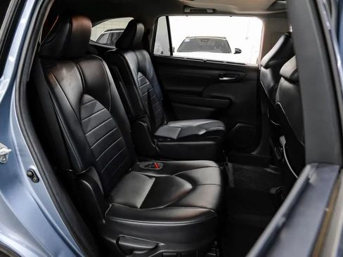 Used 2021 Toyota Highlander XLE FWD image 44