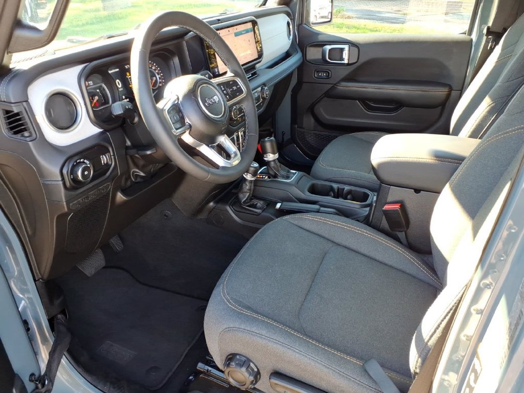 Certified 2026 Jeep Wrangler Unlimited Sahara AWD/4WD image 13