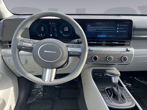 Used 2025 Hyundai Kona SE image 12