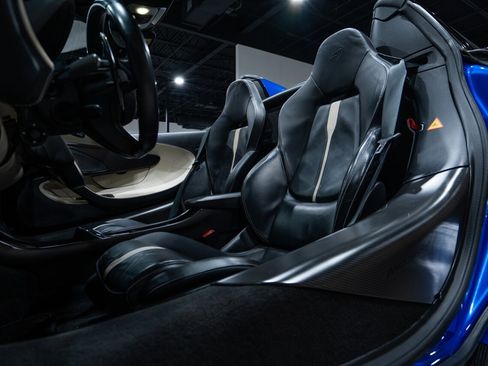 Used 2018 McLaren 570S Spider image 22