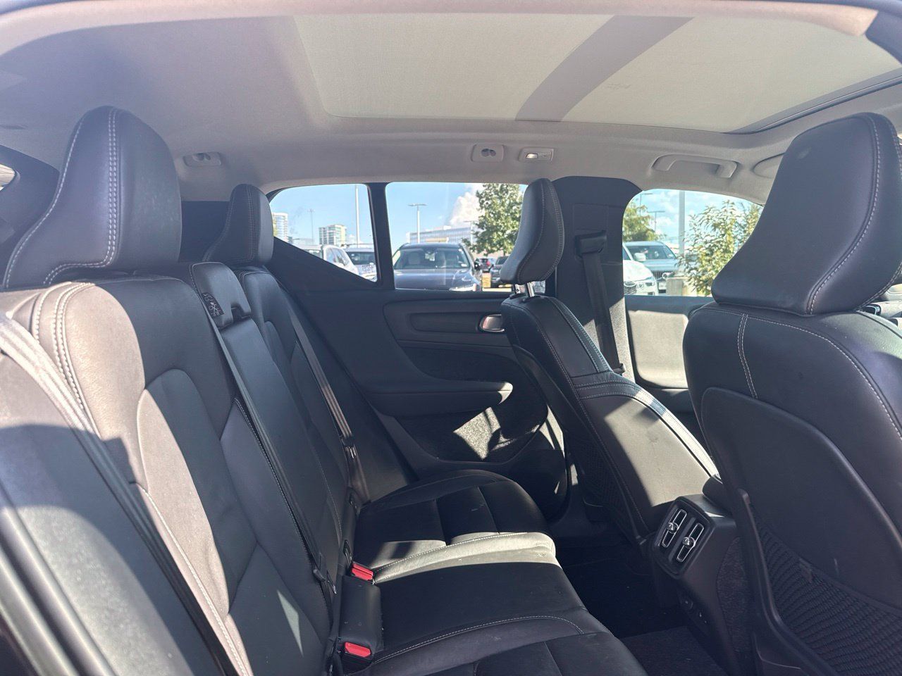 Used 2023 Volvo XC40 B5 Plus w/ Protection Package Premier AWD/4WD image 13