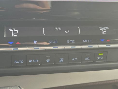 Used 2024 Toyota Sienna XLE image 23