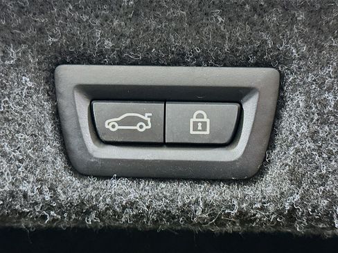 Used 2023 BMW 530e w/ Convenience Package image 30