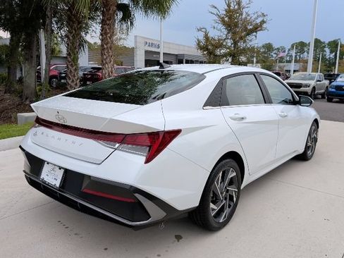 Certified 2025 Hyundai Elantra SEL FWD image 6