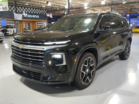 Used 2025 Chevrolet Traverse High Country AWD/4WD image 1