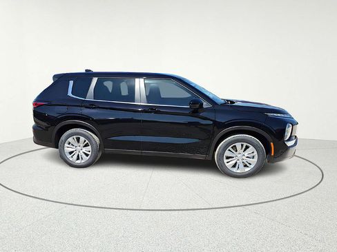 New 2026 Mitsubishi Outlander ES FWD image 8