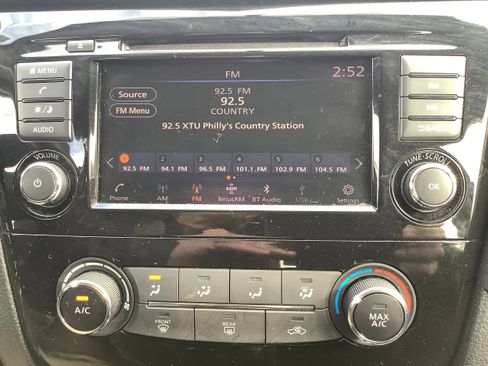 Used 2018 Nissan Rogue S image 18