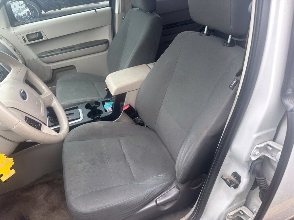 Used 2011 Ford Escape XLS w/ 101A Rapid Spec Order Code FWD image 12