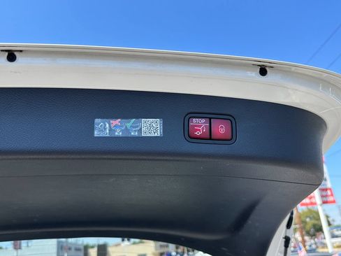 Used 2024 Mercedes-Benz GLC 300 image 21