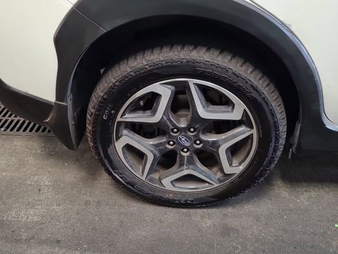 Used 2019 Subaru Crosstrek 2.0i Limited w/ Moonroof Package w/Navigation AWD/4WD image 16