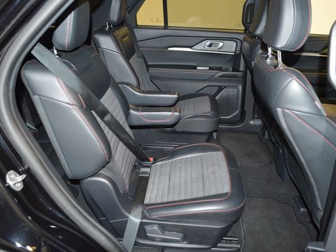 Used 2025 Ford Explorer ST-Line AWD/4WD image 12