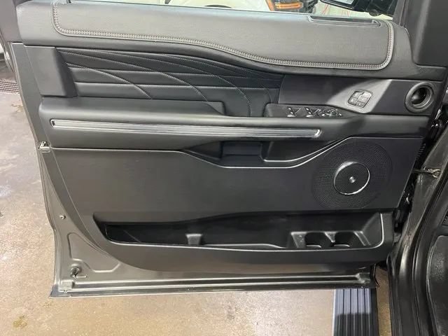 Used 2018 Ford Expedition Max Platinum AWD/4WD image 13