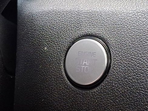 Certified 2022 Kia Sorento S w/ Panoramic Sunroof Package image 24