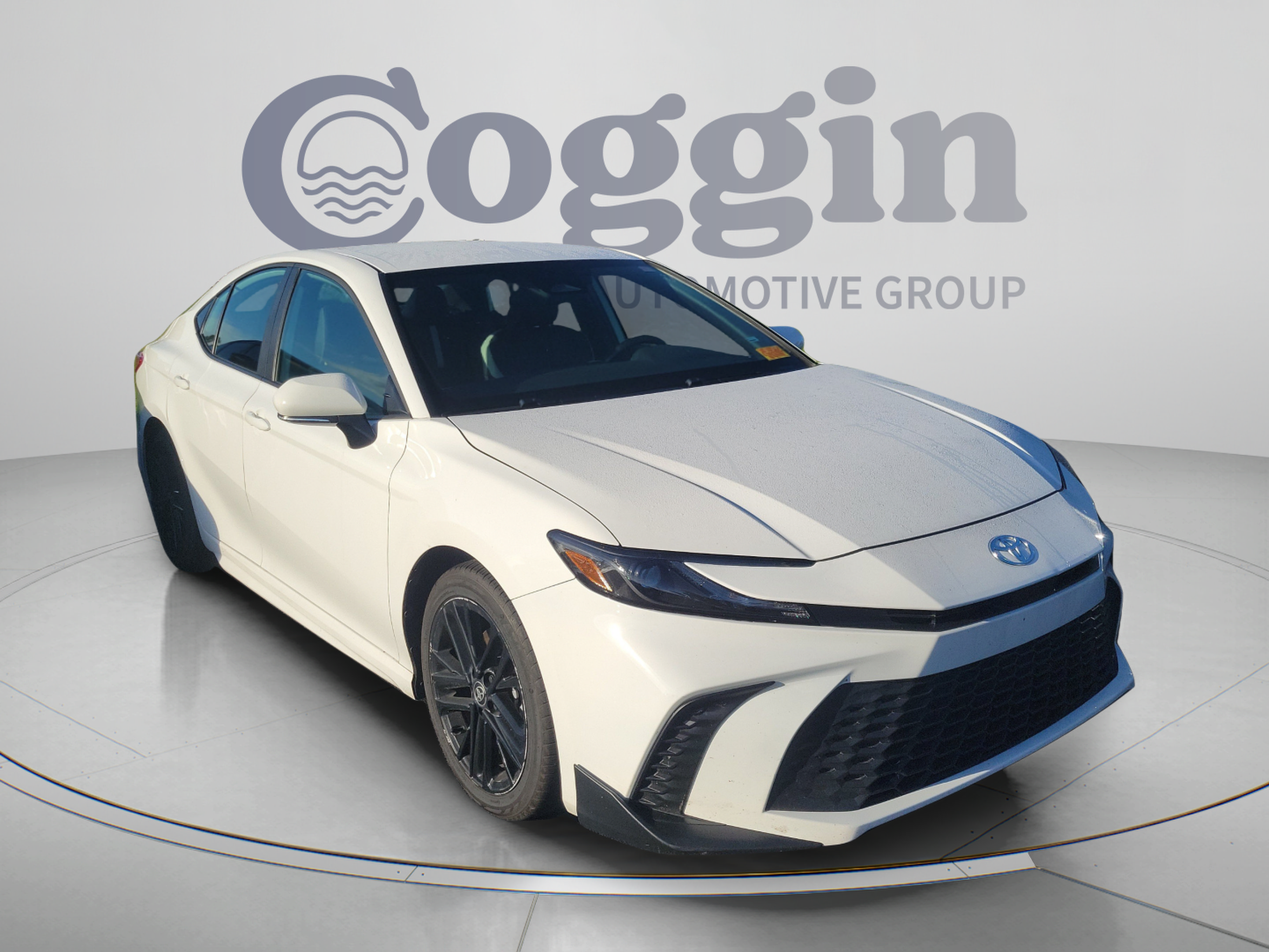 Used 2025 Toyota Camry SE FWD image 7