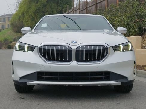 New 2026 BMW 530i image 3