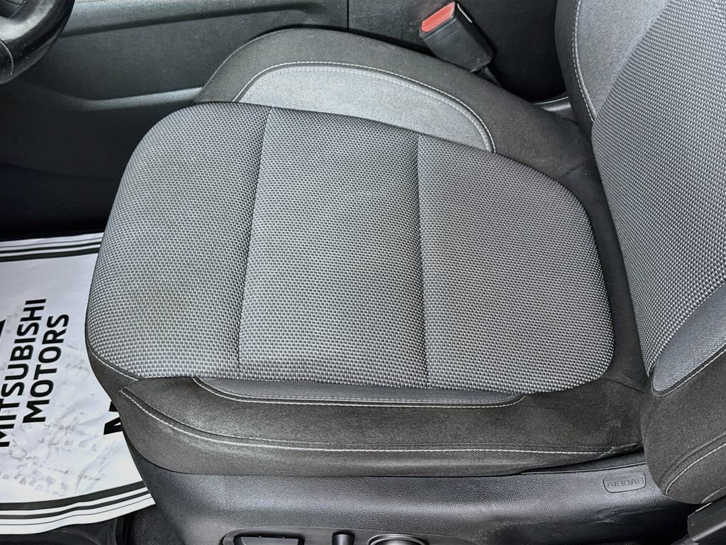 Used 2021 Chevrolet Traverse LT FWD image 19