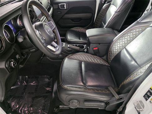 Used 2023 Jeep Gladiator Overland image 10