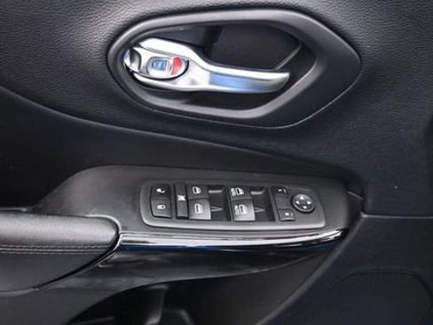 Used 2020 Jeep Cherokee Latitude Plus FWD image 13