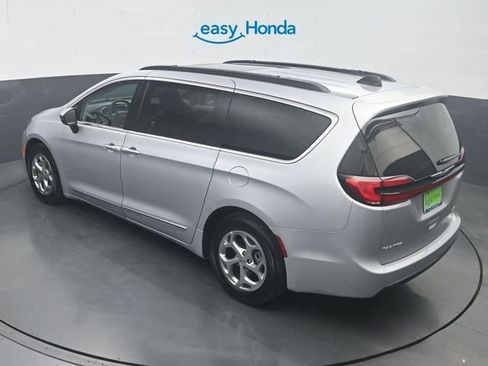 Used 2023 Chrysler Pacifica Limited image 23