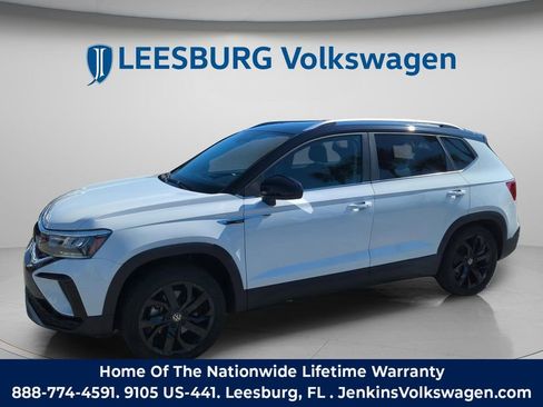 Used 2023 Volkswagen Taos SE w/ Panoramic Sunroof Package FWD image 13
