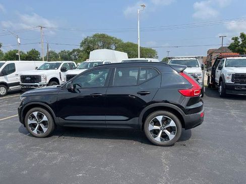 Used 2024 Volvo XC40 B5 Core AWD/4WD image 3
