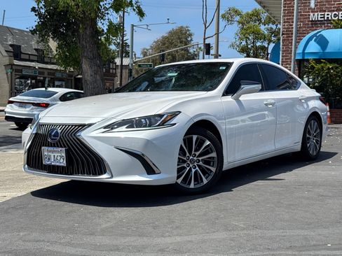 Used 2021 Lexus ES 300h w/ Premium Package FWD image 2