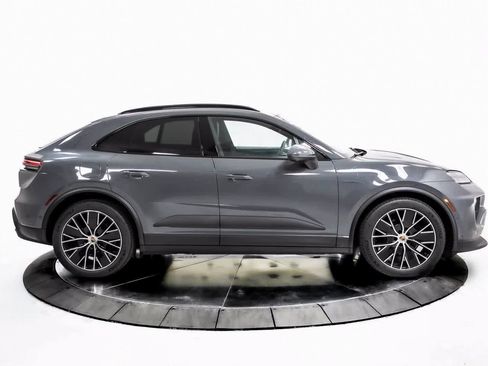 Certified 2025 Porsche Macan Electric image 8
