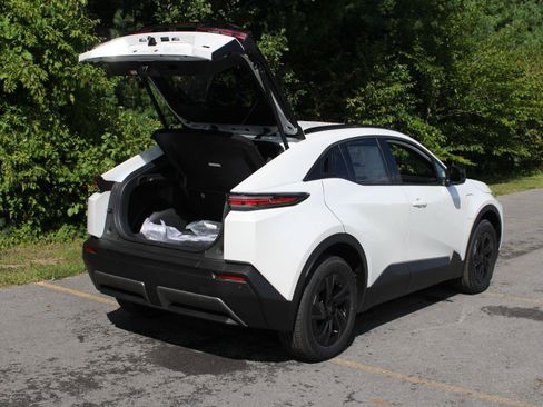 New 2026 Toyota C-HR AWD/4WD image 8