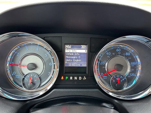 Used 2016 Chrysler Town & Country Touring image 23