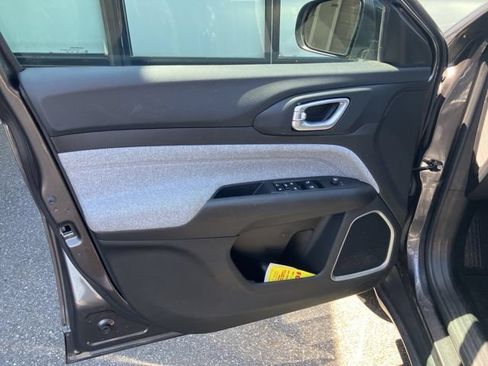 Used 2023 Jeep Compass Latitude AWD/4WD image 31