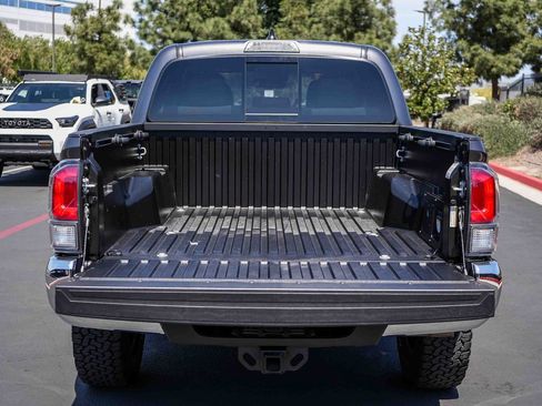 Used 2022 Toyota Tacoma TRD Off-Road AWD/4WD image 30