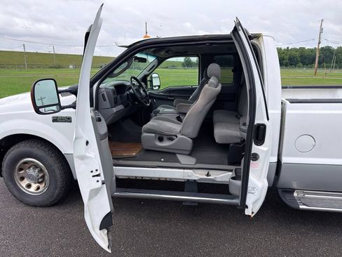 Used 2004 Ford F250 2WD SuperCab Super Duty image 22