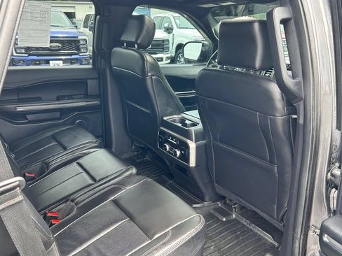 Used 2020 Ford Expedition XLT w/ Equipment Group 202A AWD/4WD image 34