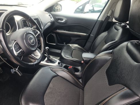 Used 2020 Jeep Compass Latitude FWD image 3