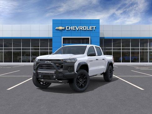 New 2026 Chevrolet Colorado Trail Boss w/ Off-Road Front Bumper Package AWD/4WD image 8