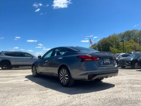Used 2024 Nissan Altima 2.5 SV AWD/4WD image 10