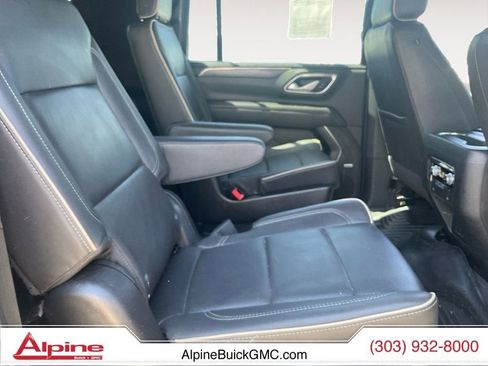 Certified 2022 GMC Yukon XL SLT w/ SLT Premium Package AWD/4WD image 13