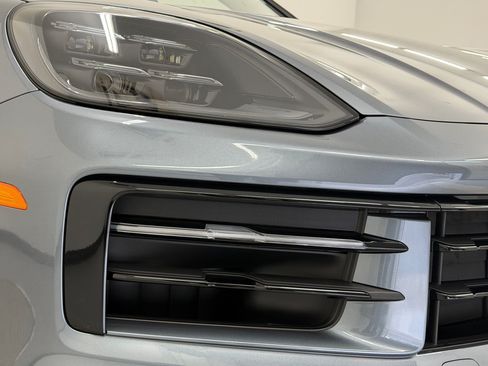 Certified 2026 Porsche Cayenne Coupe AWD/4WD image 35